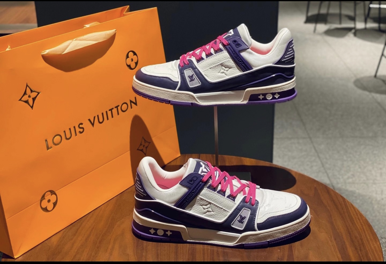 LOUIS VUITTION ROSE SNEAKERS