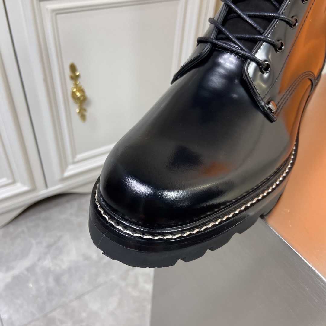 LOUIS VUITTON BLACK BOOT