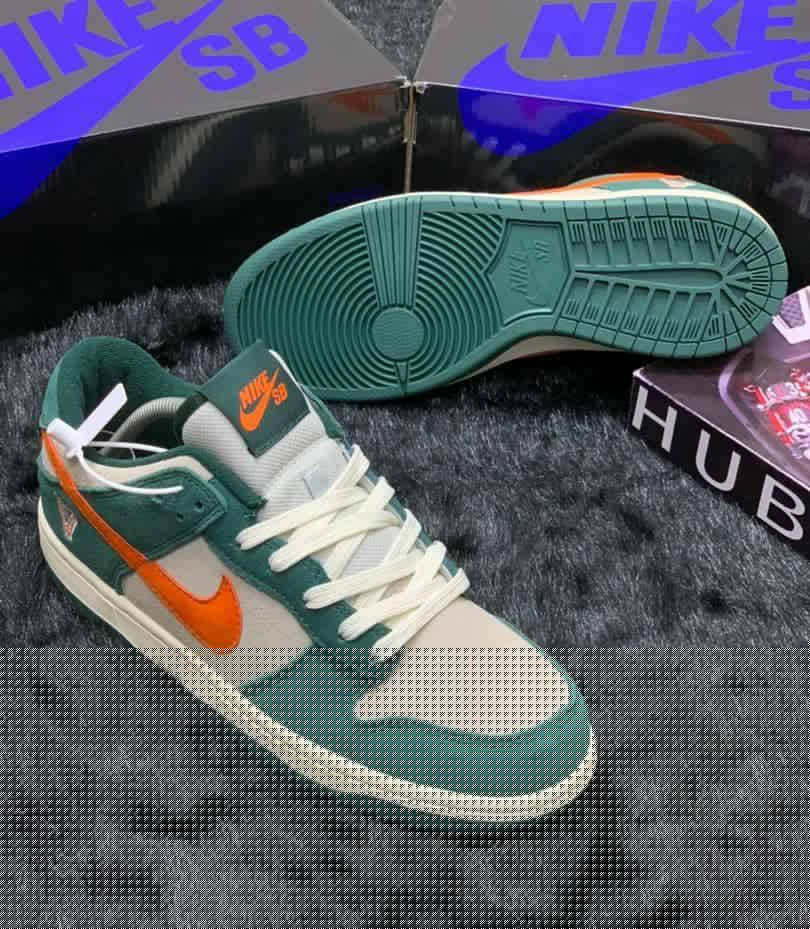 NIKE SB GREEN AND WHITE SNEAKERS