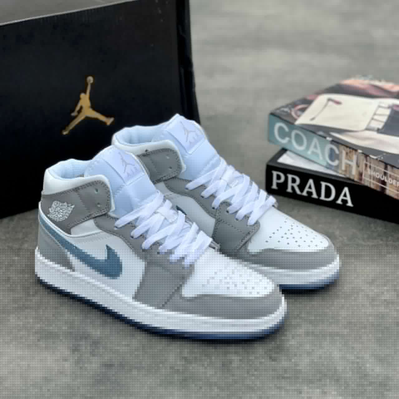 NIKE AIR JORDANS HIGH TOP