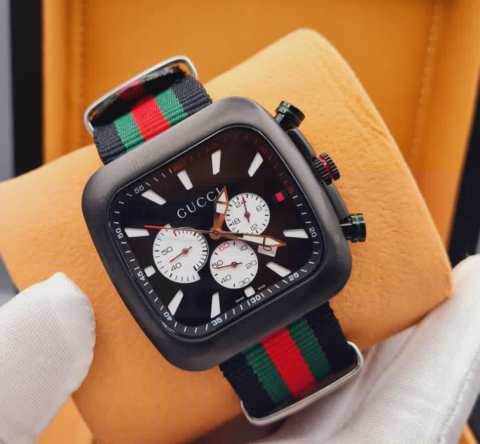 GUCCI BLACK MENS WRISTWATCH