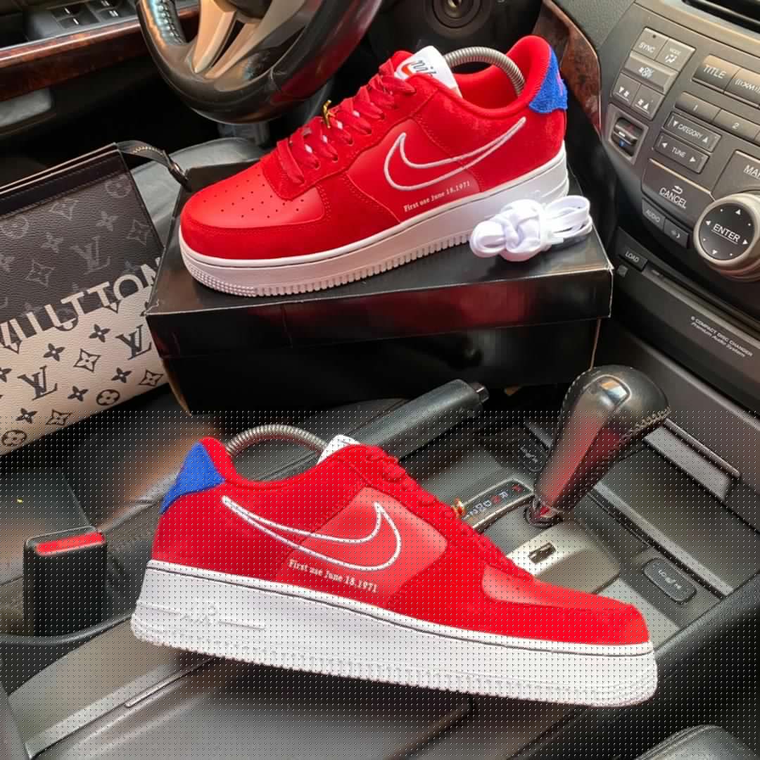 NIKE AIR RED SNEAKERS