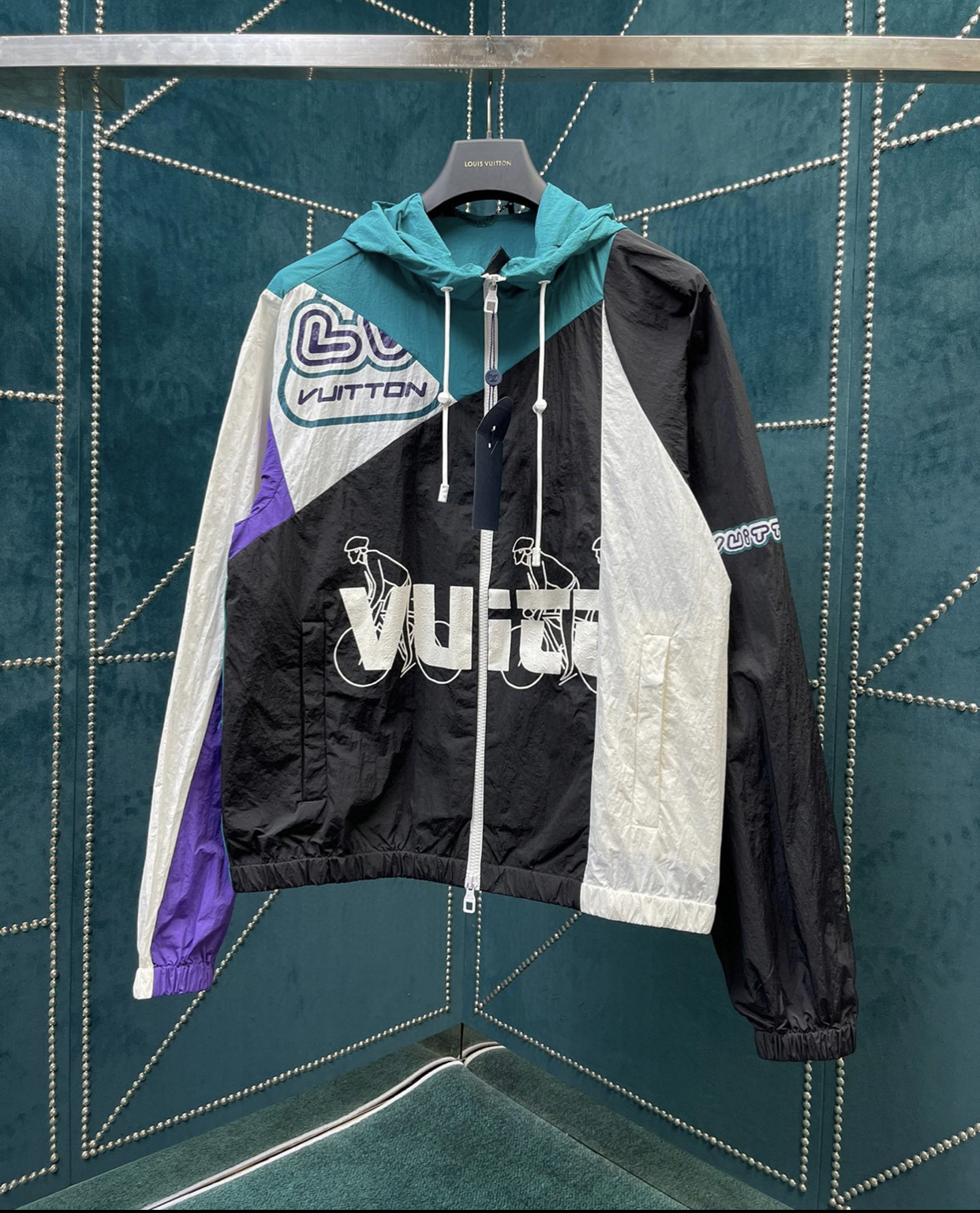LOUIS VUITTON LIGHT WINDBREAKER