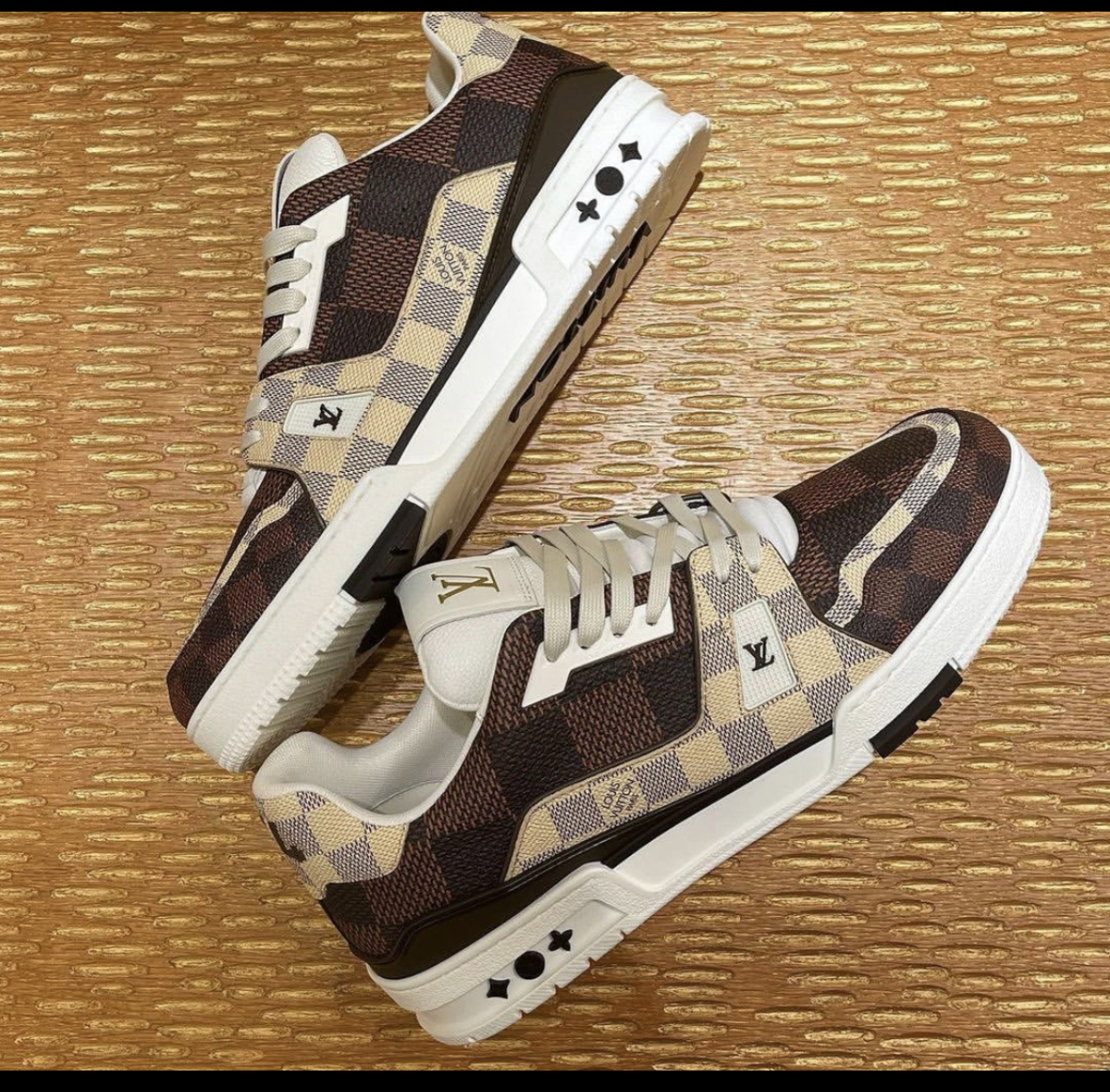 LOUIS VUITTON DAMIER GRAINED SNEAKER