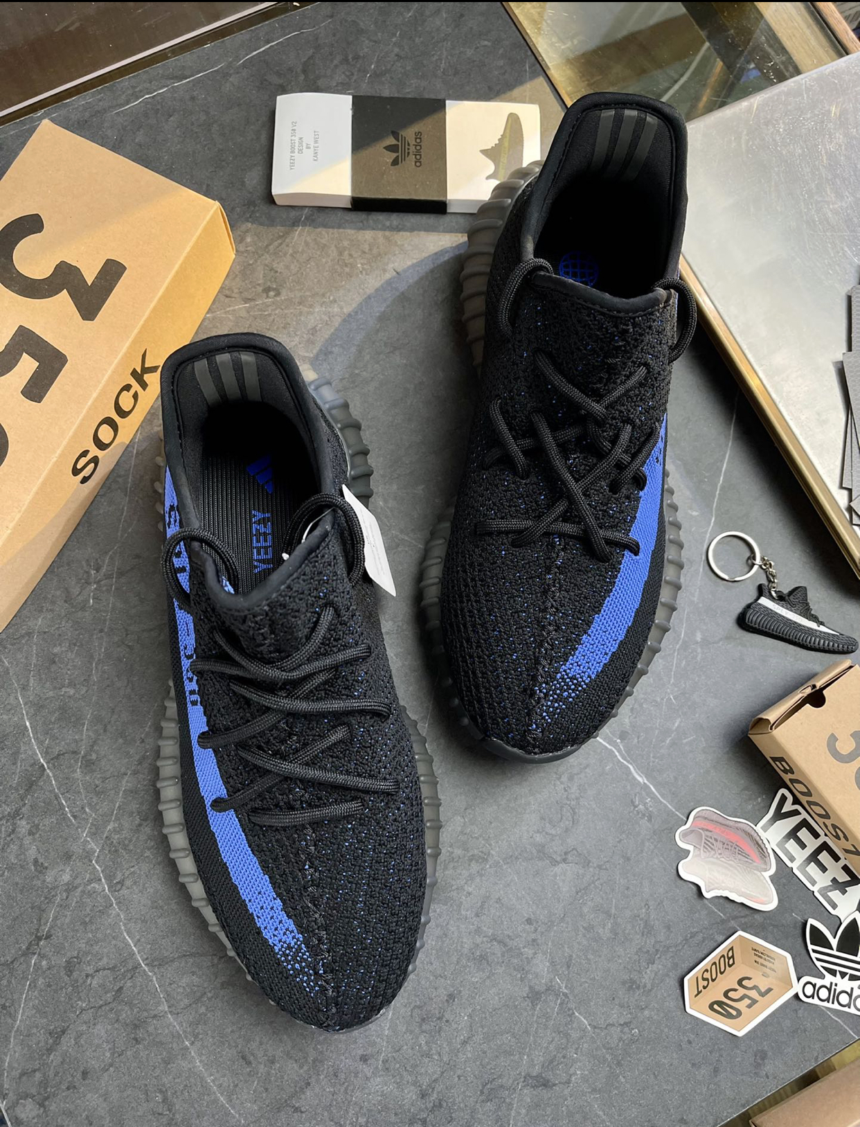 YEEZY 350 V2 DAZZLING BLUE