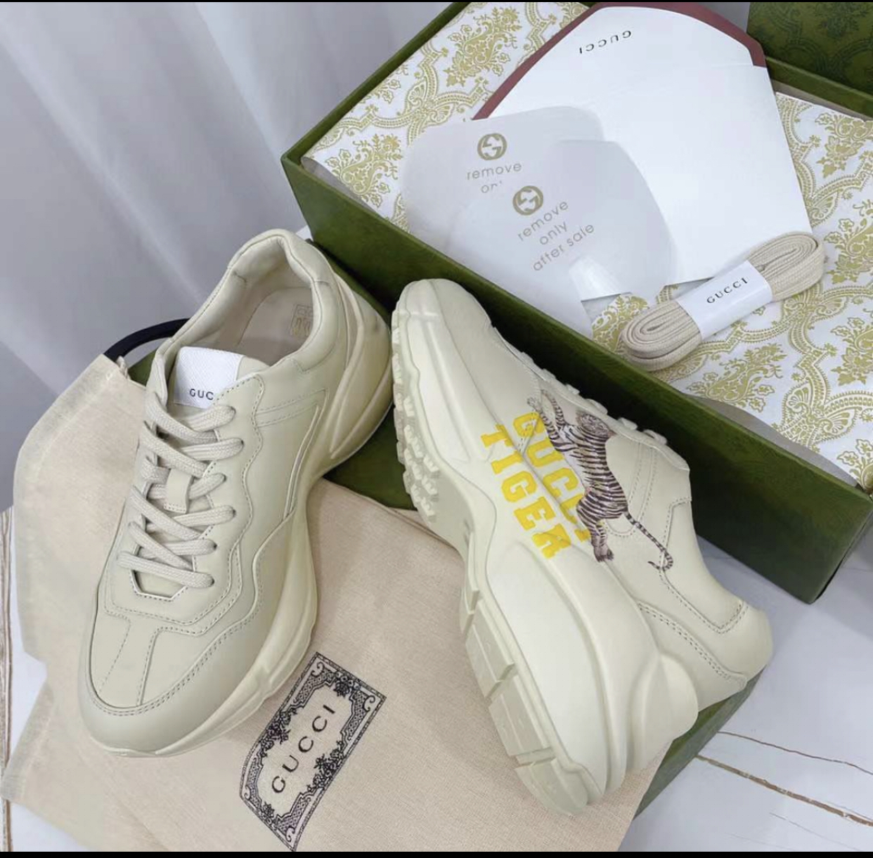 GUCCI TIGER MENS RHYTON SNEAKER