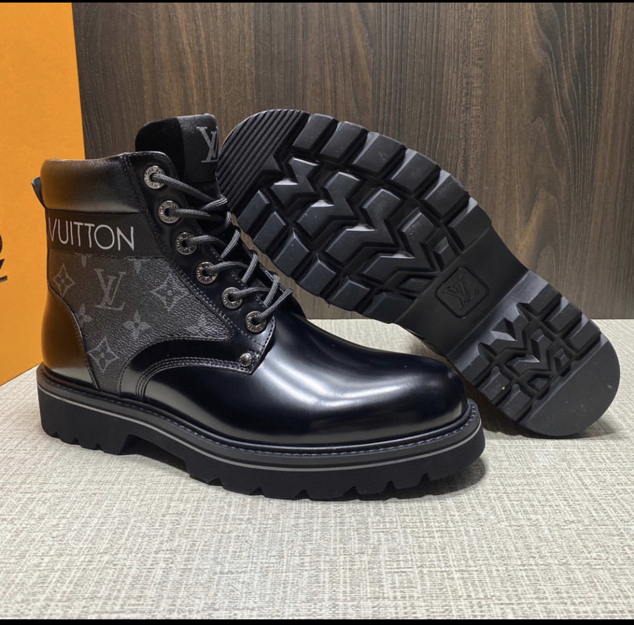 LOUIS VUITTON OBERKAMPF ANKLE BOOTS