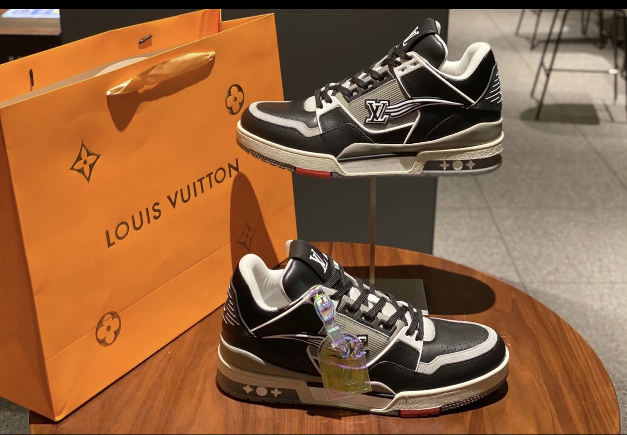 LOUIS VUITTON MID HIGH GREY AND BLACK SNEAKERS