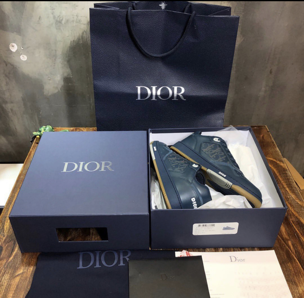 DIOR WORLD TOUR B27 LOW-TOP NAVY SNEAKERS