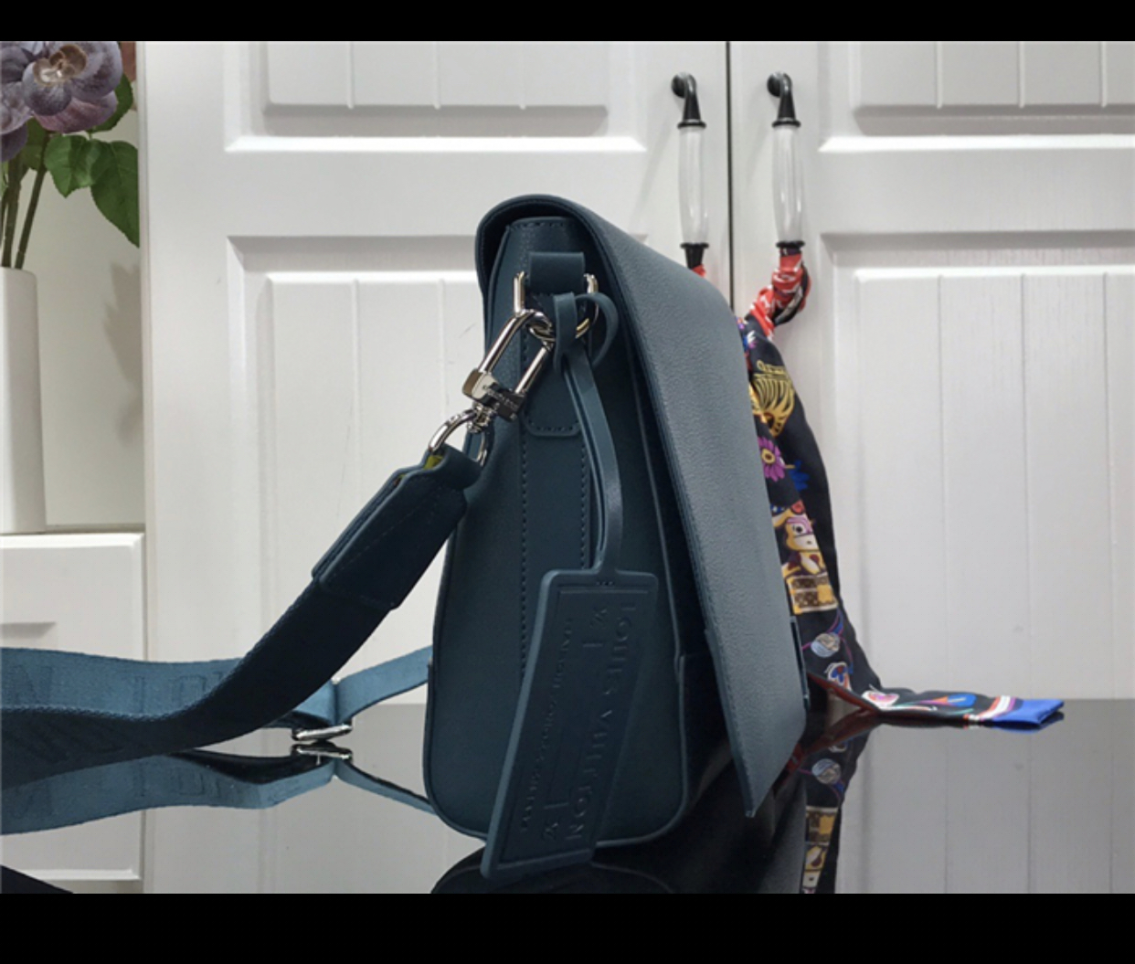 LOUIS VUITTON NEW MESSENGER BAG
