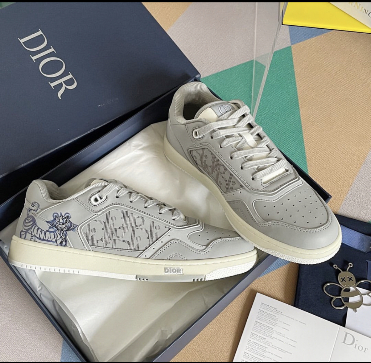 B27  DIOR AND KENNY SCHARF LOW TOP SNEAKER