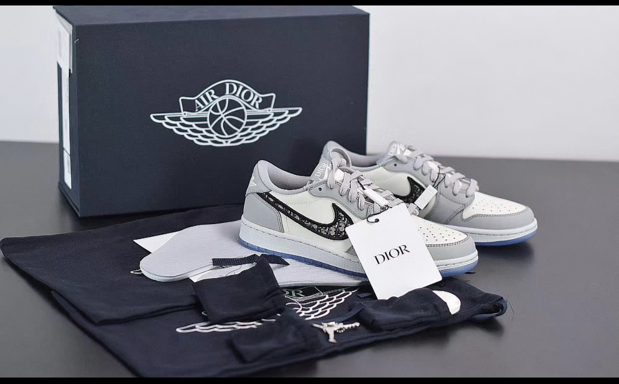 DIOR AIR JORDAN 1 LOW SNEAKER