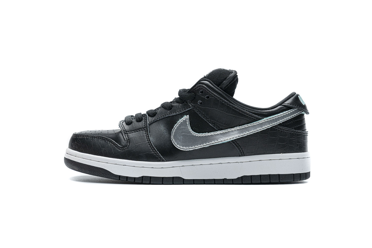 Nike SB Dunk Low Pro OG QS “Black Diamond”