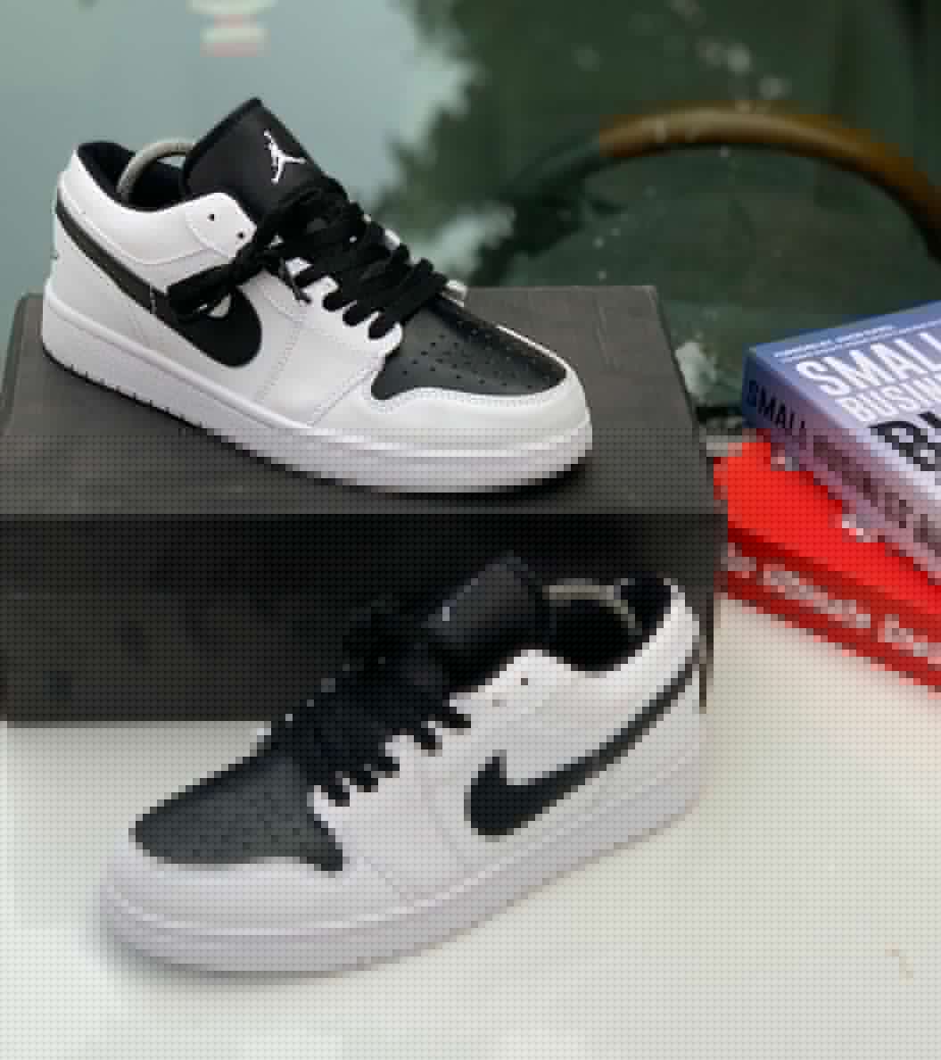 NIKE AIR BLACK AND WHITE SNEAKERS