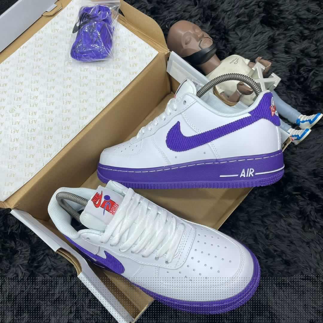 NIKE AIR WHITE AND PURPLE SNEAKERS